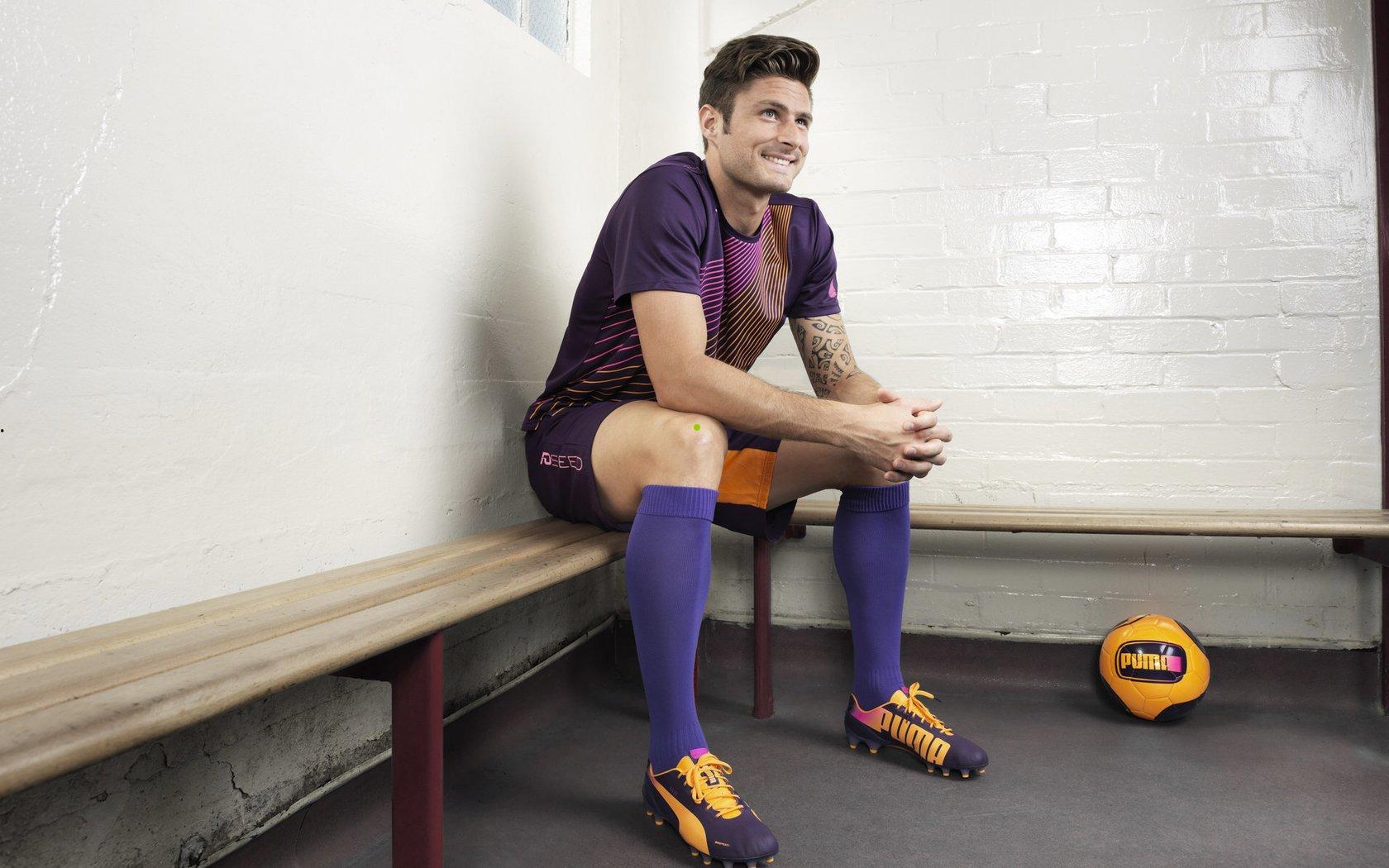 陈蒲轰出超级世界波高准翼领红牌 山东泰山2比1力克长春亚泰取关键胜利